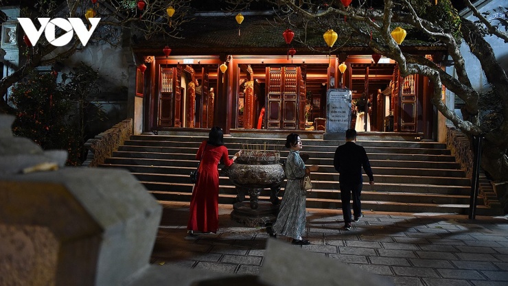 Lần đầu trải nghiệm tour đêm trên núi Nghĩa Lĩnh, chị Nguyễn Thùy Lan đến từ Hà Nội chia sẻ: “Tôi rất háo hức, Phú Thọ đã rất sáng tạo khi tổ chức tour đêm đặc biệt này”.