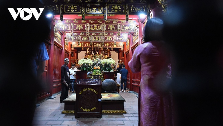 Chị Nguyễn Thị Thanh Hoa, du khách đến từ Hà Nội chia sẻ: “Tour đêm trên núi Nghĩa Lĩnh có không gian rất thanh tịnh, hành hương lên núi cảm giác như mọi muộn phiền, xô bồ của cuộc sống lui lại phía sau. Sau nhiều lần đến Đền Hùng, thật tiếc vì tôi không biết tour này sớm hơn”.