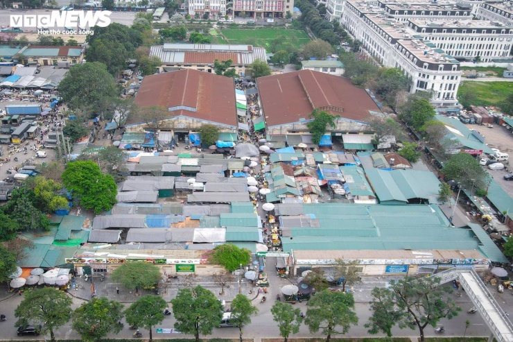 Nằm trên địa bàn phường Hoàng Mai, Hà Nội, chợ đầu mối phía Nam (thường được gọi là chợ đầu mối Đền Lừ) là khu vực buôn bán sầm uất, tập trung đông tiểu thương và người dân ra vào mỗi ngày. Đây không chỉ là điểm trung chuyển hàng hóa mà còn là khu vực có mật độ giao thông cao, nhất là vào các khung giờ cao điểm sáng và chiều.