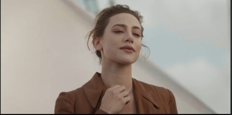 Nhan sắc nàng thơ đang gây bão trong MV của BTS - 1