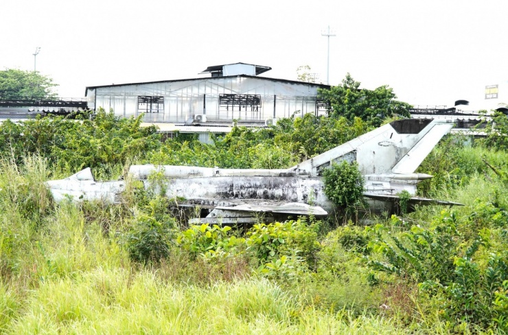 Khung chiếc máy bay vẫn còn nguyên vẹn.