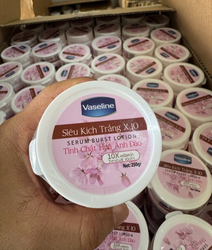 Những sản phẩm bị làm giả thương hiệu để tung ra thị trường.