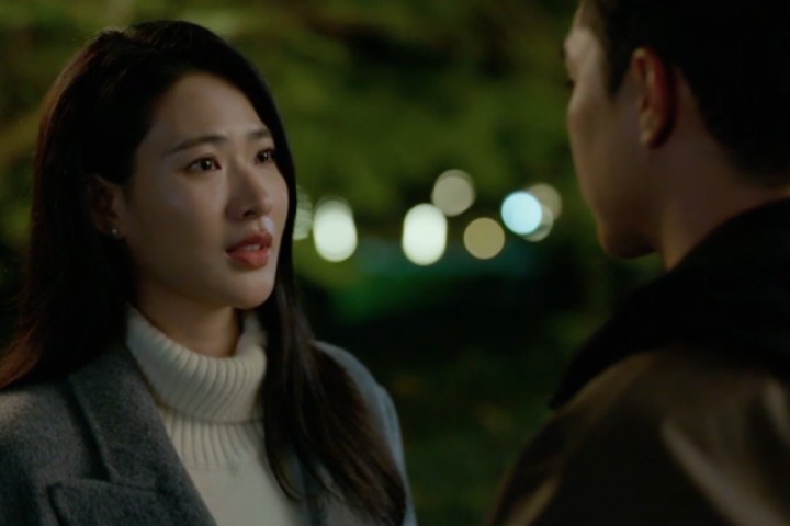 Con gái Thượng tướng chia tay bạn trai trong nước mắt