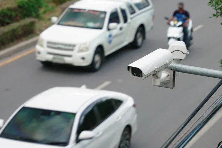 Không chỉ phạt nguội, camera tốc độ đang thay đổi hành vi lái xe ra sao? - 1