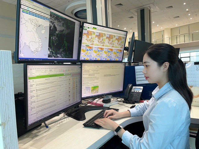 Dự báo viên của Trung tâm Dự báo Khí tượng Thủy văn Quốc gia.
