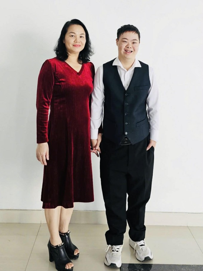 Chị Dung và con trai. Ảnh: NVCC