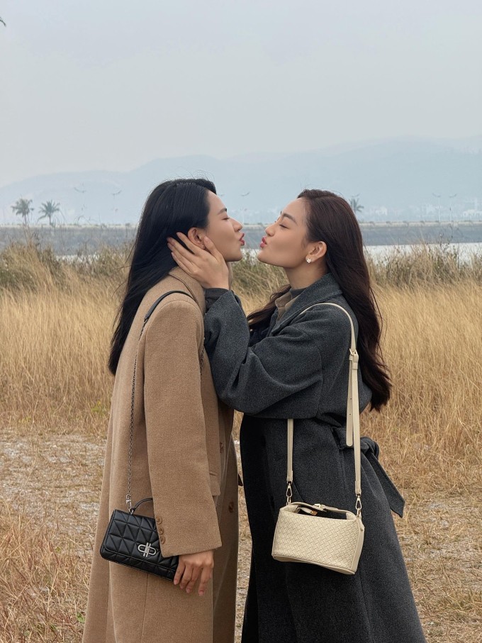 Ảnh sao 20/3: Hòa Minzy nắm chặt tay Văn Cương trong buổi ra mắt đơn vị - 8