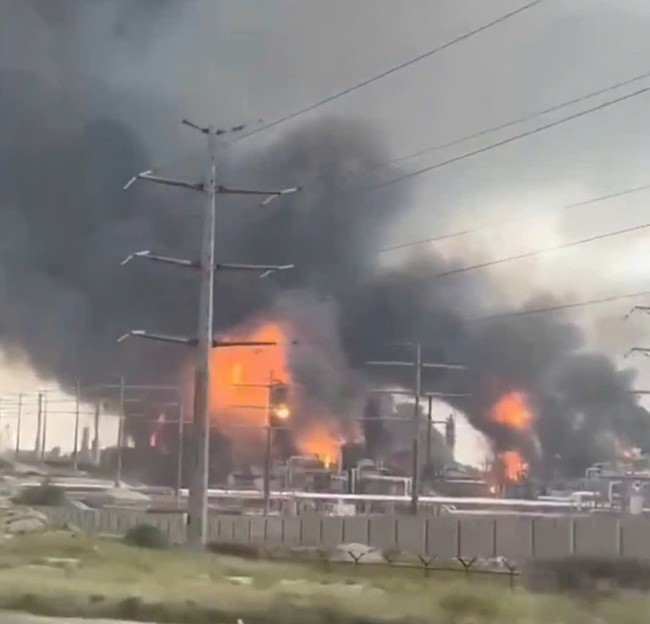 VIDEO: Iran công bố clip "F-35 của Mỹ" trúng đạn giữa không trung - 1