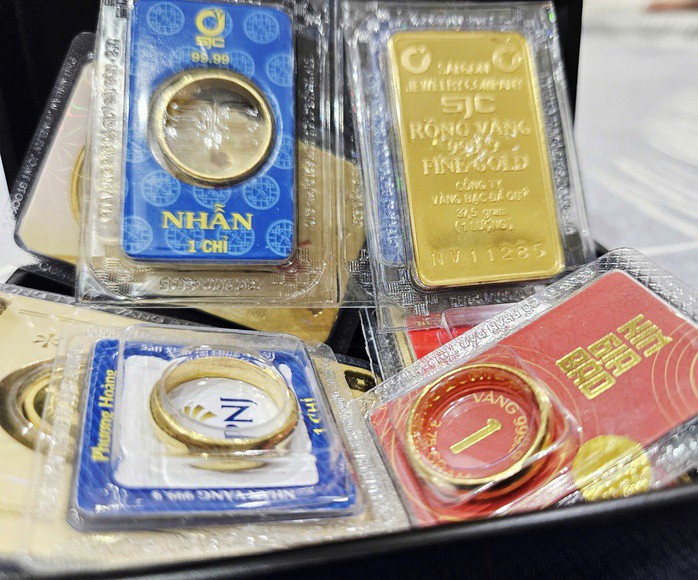 Giá vàng trong nước rớt tiếp