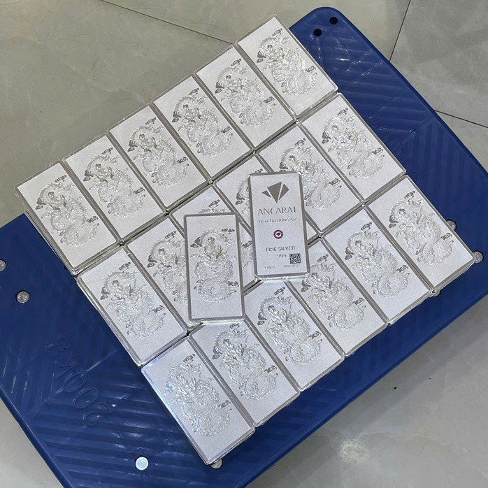 Giá bạc hôm nay tiếp tục biến động mạnh