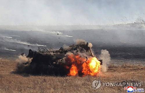 Hình ảnh cuộc tập trận chiến thuật tấn công phối hợp hôm 19-3. Ảnh: Yonhap