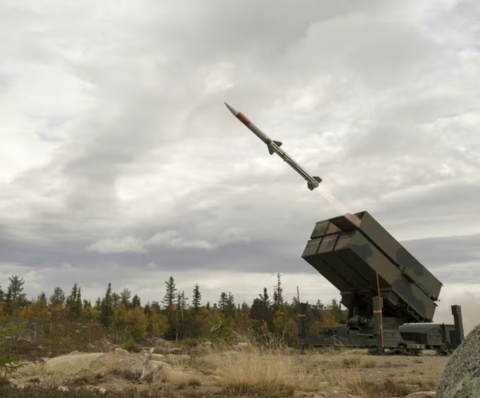 Tổ hợp tên lửa phòng không NASAMSẢnh: RAYTHEON