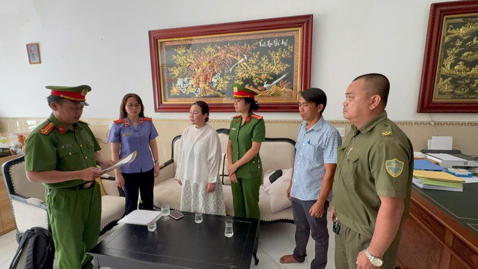 CLIP: Công an TPHCM khám xét nhà doanh nhân Nguyễn Ngọc Tiền - 1