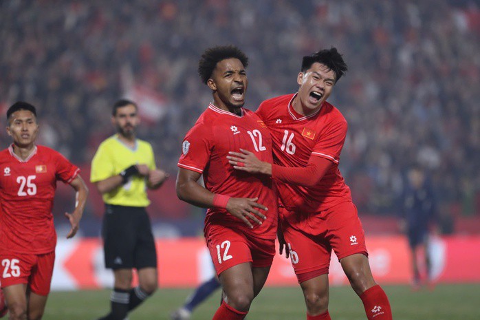 Nguyễn Xuân Son (12) đoạt danh hiệu Vua phá lưới (7 bàn) và Cầu thủ xuất sắc nhất của giải tại ASEAN Cup 2024.