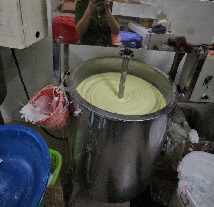 TPHCM: Triệt phá 'công xưởng' sản xuất mỹ phẩm giả từ hóa chất, dán tem 'hàng nhập khẩu' - 8