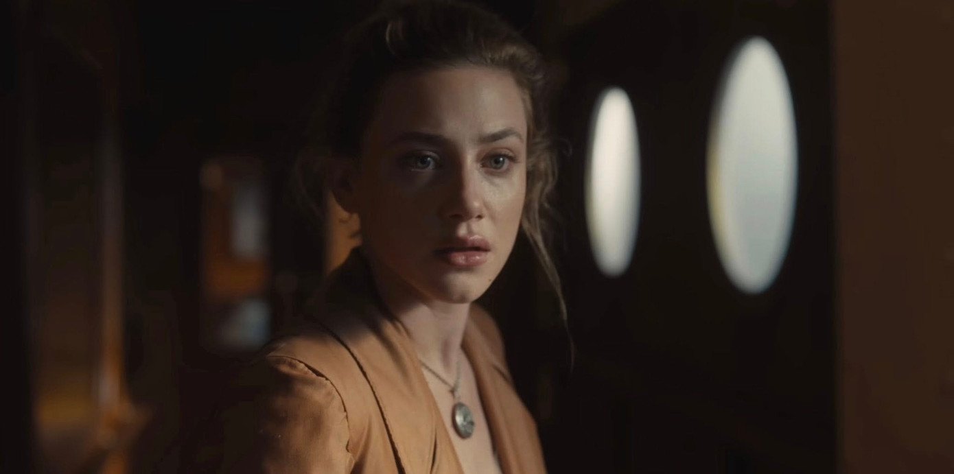 Đúng 11h ngày 20/3, BTS đã trình làng album mới cùng MV cho ca khúc chủ đề mang tên Swim. Được ghi hình tại thành phố biển Lisbon (Bồ Đào Nha), MV gây choáng ngợp bởi quy mô dàn dựng công phu trên con tàu khổng lồ giữa đại dương bao la, mang đến những thước phim đậm chất điện ảnh. MV mở đầu với hình ảnh người phụ nữ do diễn viên Hollywood Lili Reinhart thủ vai đang chao đảo, vật lộn giữa những cơn sóng dữ của cuộc đời trên con tàu đơn độc.