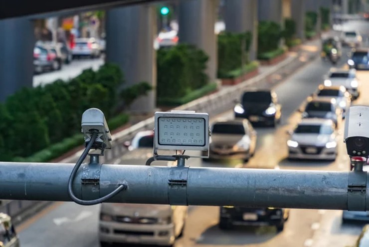 Không chỉ phạt nguội, camera tốc độ đang thay đổi hành vi lái xe ra sao? - 2