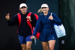 Cặp "tiên đồng ngọc nữ" tennis ở chung phòng, chia sẻ hình phạt lạ tại Miami Open