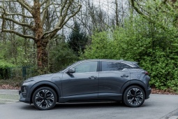 Xu hướng chọn xe của gia đình Việt thời bão giá xăng: Đủ tiện nghi nhưng phải “dễ nuôi”