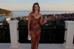 "Công chúa tennis" mặc đồ xuyên thấu gợi cảm, nói về góc khuất nghề nghiệp