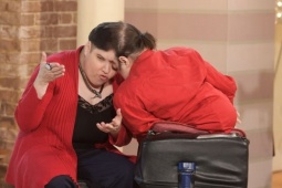 Cặp song sinh dính liền giấu nhau giới tính thật trong nhiều thập kỷ