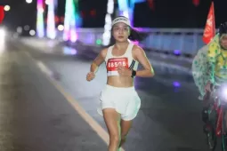 Những 'nữ chiến binh' xinh đẹp thắp lửa đường đua 21km Tiền Phong Marathon 2026