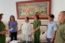 CLIP: Công an TPHCM khám xét nhà doanh nhân Nguyễn Ngọc Tiền