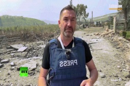 VIDEO: Tên lửa “tìm đến tận ống kính”, phóng viên bị hất văng ở Lebanon