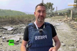 VIDEO: Tên lửa “tìm đến tận ống kính”, phóng viên bị hất văng ở Lebanon