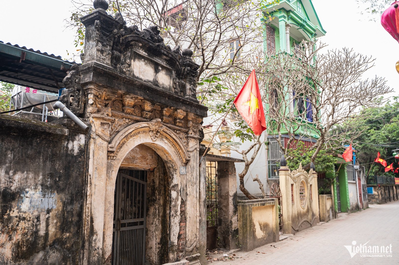 Nét cổ kính của ngôi làng. Ảnh: Nguyễn Huy