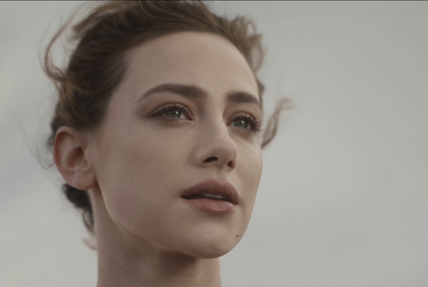 Nhan sắc nàng thơ đang gây bão trong MV của BTS - 4