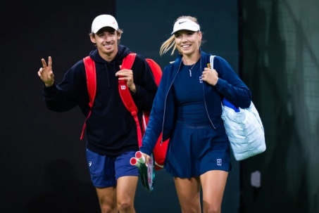 Cặp "tiên đồng ngọc nữ" tennis ở chung phòng, chia sẻ hình phạt lạ tại Miami Open