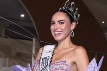 Giáo viên tiếng Anh cao 1,76 m đăng quang hoa hậu