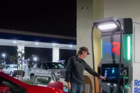 Động thái của châu Âu trước khủng hoảng xăng dầu