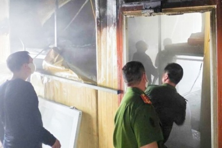 Cháy tầng 5 nhà nghỉ, 95 khách nước ngoài thoát nạn