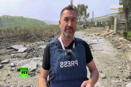 VIDEO: Tên lửa “tìm đến tận ống kính”, phóng viên bị hất văng ở Lebanon