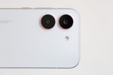 Trải nghiệm smartphone Poco X8 Pro có mặt lưng "sọc dưa" lạ mắt, pin...