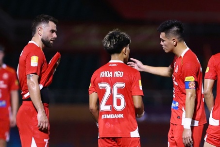 Tiến Linh “tịt ngòi” vẫn nhường phạt đền cho Việt kiều Khoa Ngô, HLV Huỳnh Đức nói gì?