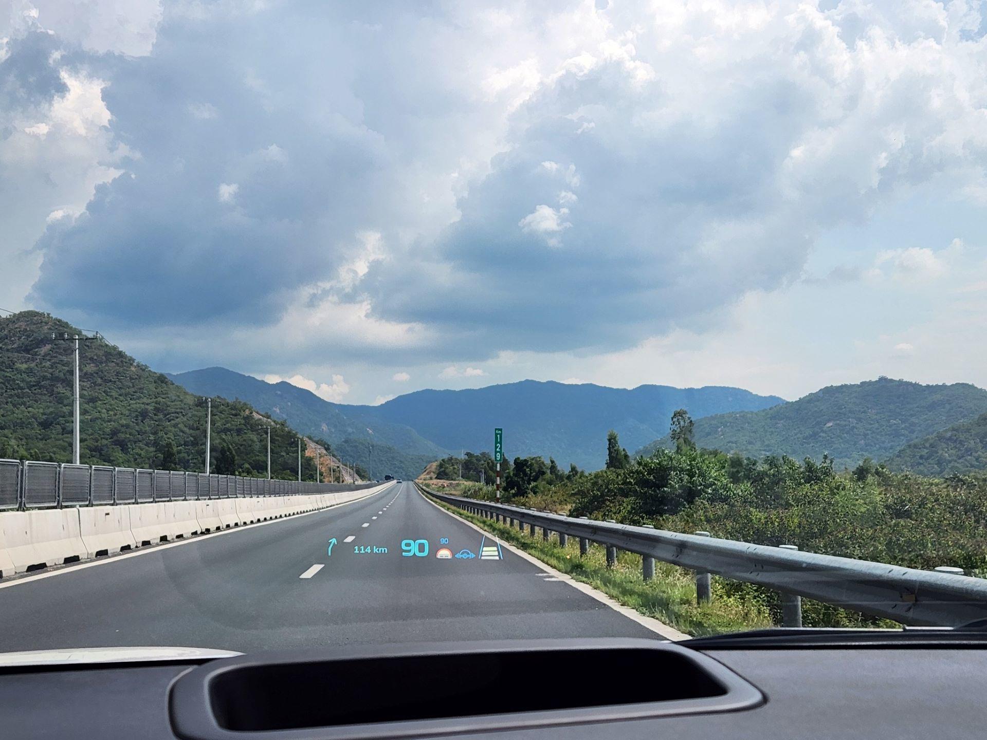 HUD hiển thị tốc độ là trang bị tuỳ chọn và có giá thành hơn 10 triệu đồng.&nbsp;