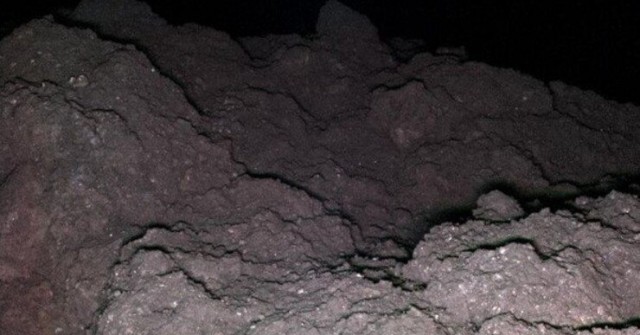 Tàu vũ trụ Nhật đã đến nơi chứa 5 "mảnh ghép" sự sống