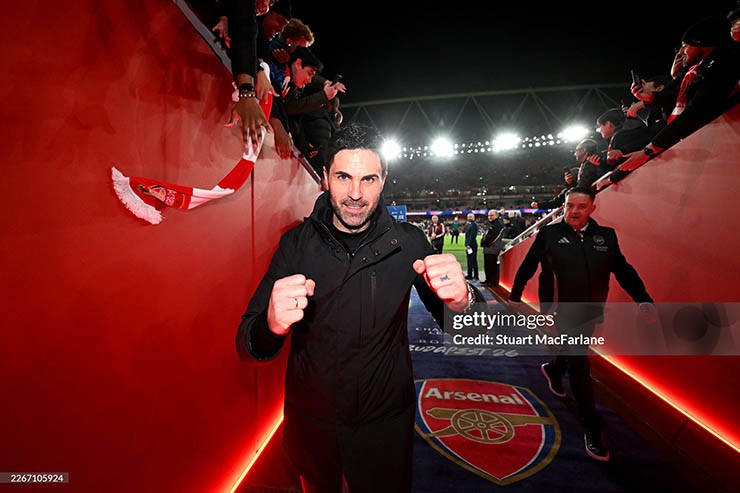 HLV Arteta không quan tâm chỉ trích từ mọi hướng