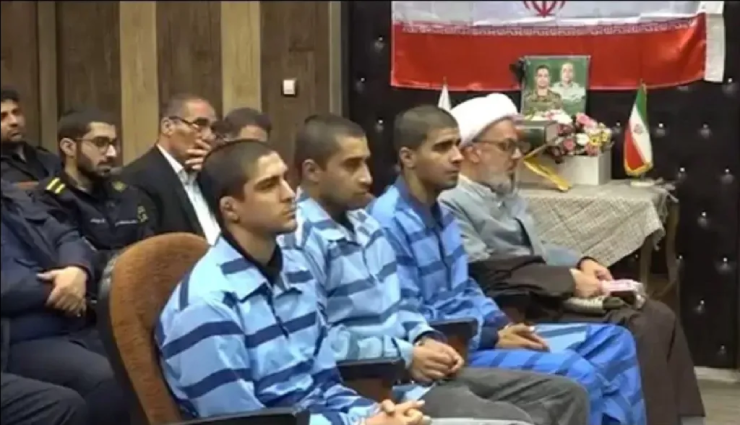 Nhà vô địch đấu vật tuổi teen cùng hai người khác trong phiên tòa