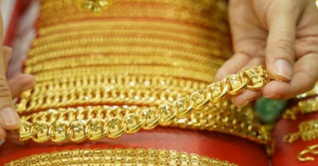 Giá vàng thế giới lao dốc xuống sát vùng 4.550 ...