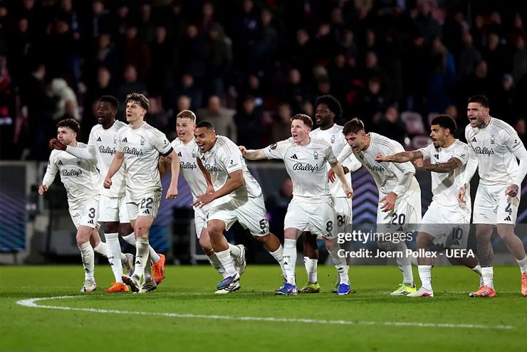 Niềm vui của&nbsp;Nottingham Forest sau loạt đá luân lưu