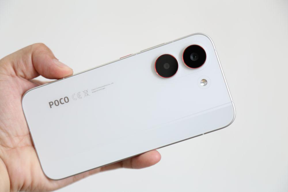 Pin "khủng" và sạc nhanh 100W là điểm cộng của X8 Pro.