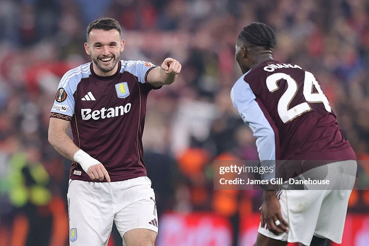 Aston Villa thể hiện sức mạnh