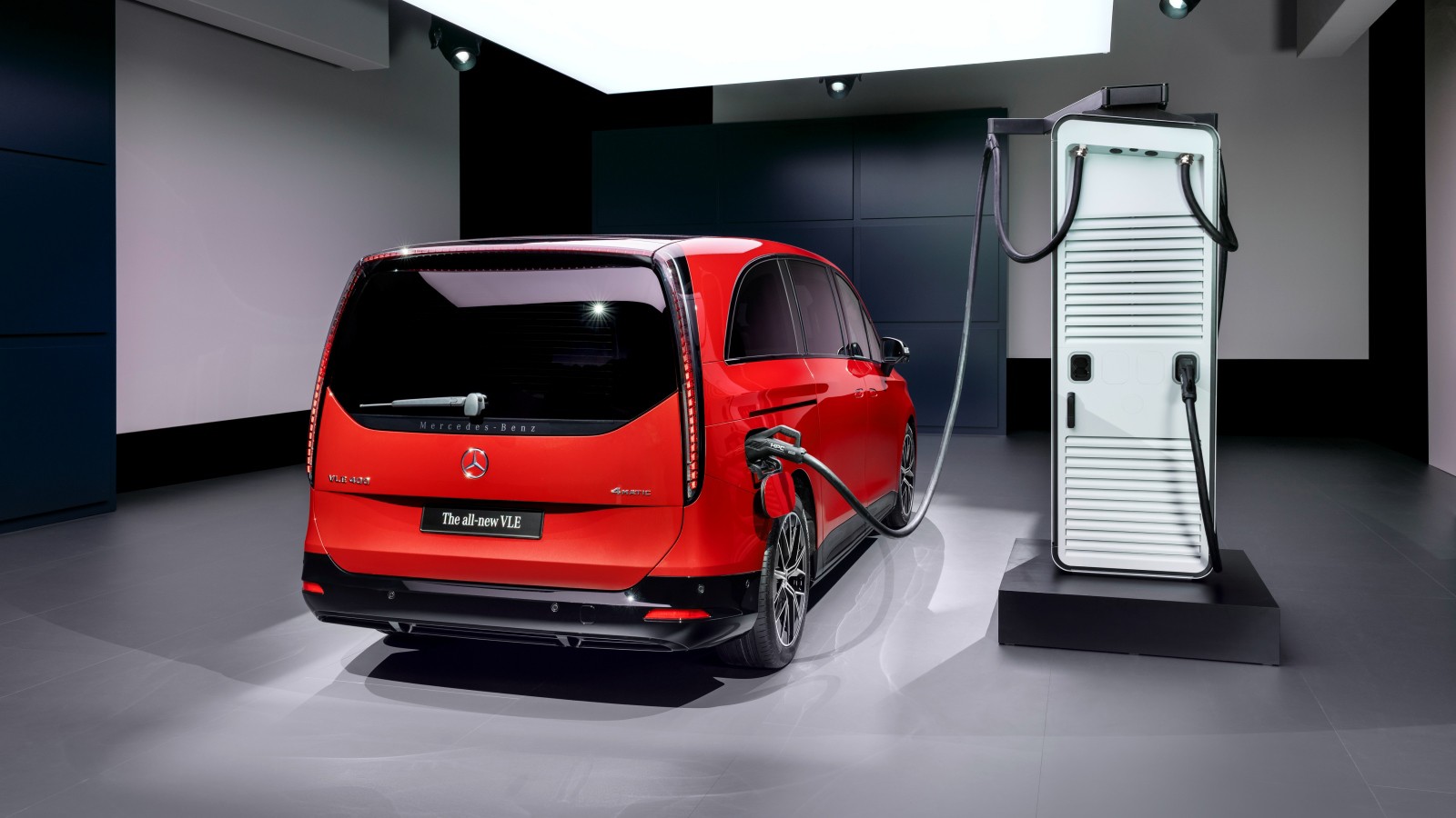 VLE được trang bị hệ thống điện 800 volt, cho phép sạc nhanh DC với công suất lên tới hơn 300 kW