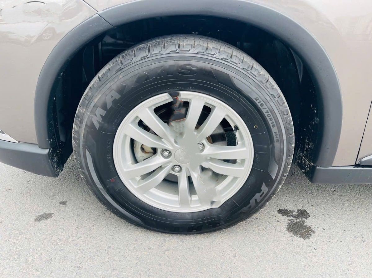 Ảnh thực tế chiếc Mitsubishi Outlander rẻ nhất được rao trên một trang rao vặt.