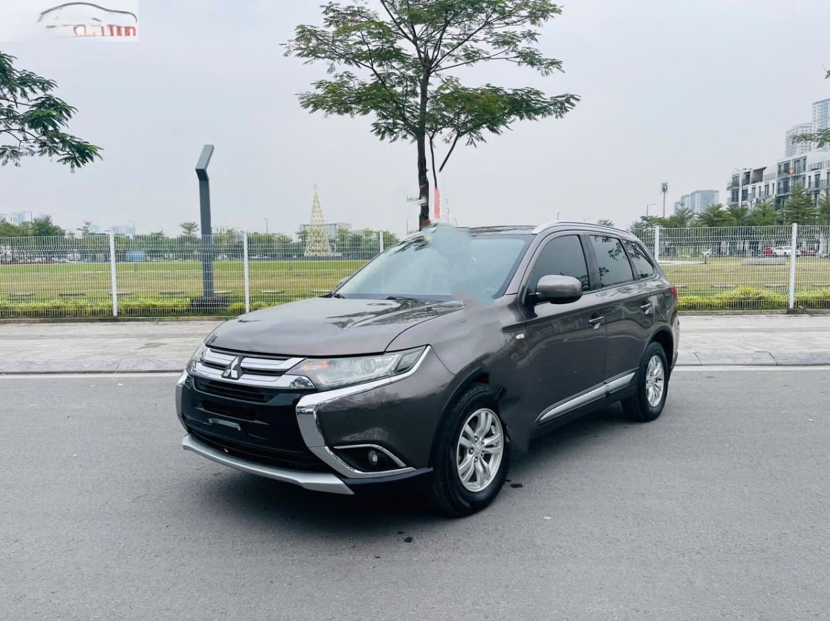 Ảnh thực tế chiếc Mitsubishi Outlander rẻ nhất được rao trên một trang rao vặt.