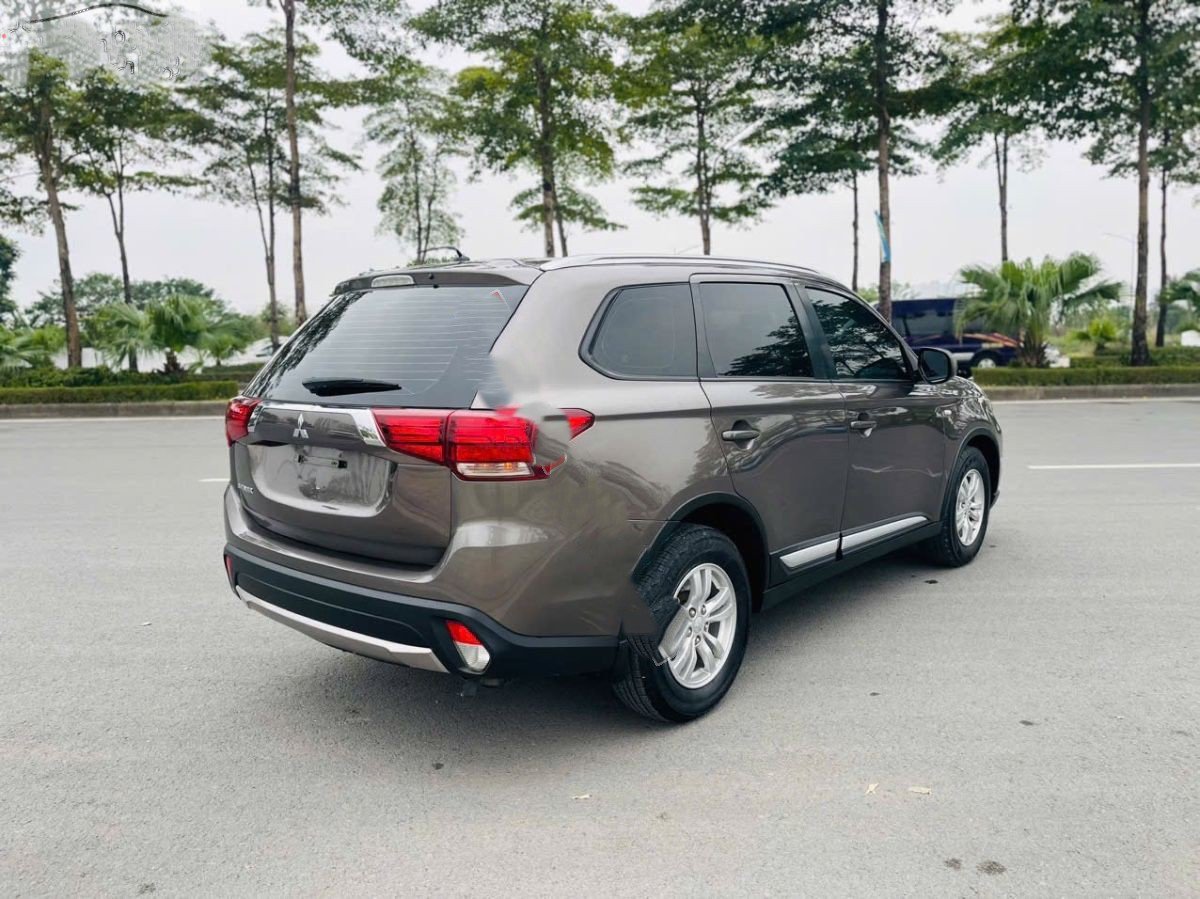 Ảnh thực tế chiếc Mitsubishi Outlander rẻ nhất được rao trên một trang rao vặt.